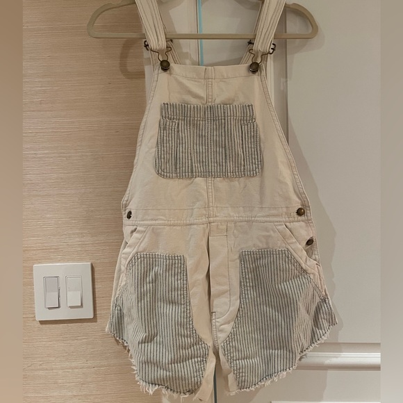 The cut off overall. This is an oversized overall so it can really fit xs/s/m - Picture 2 of 5